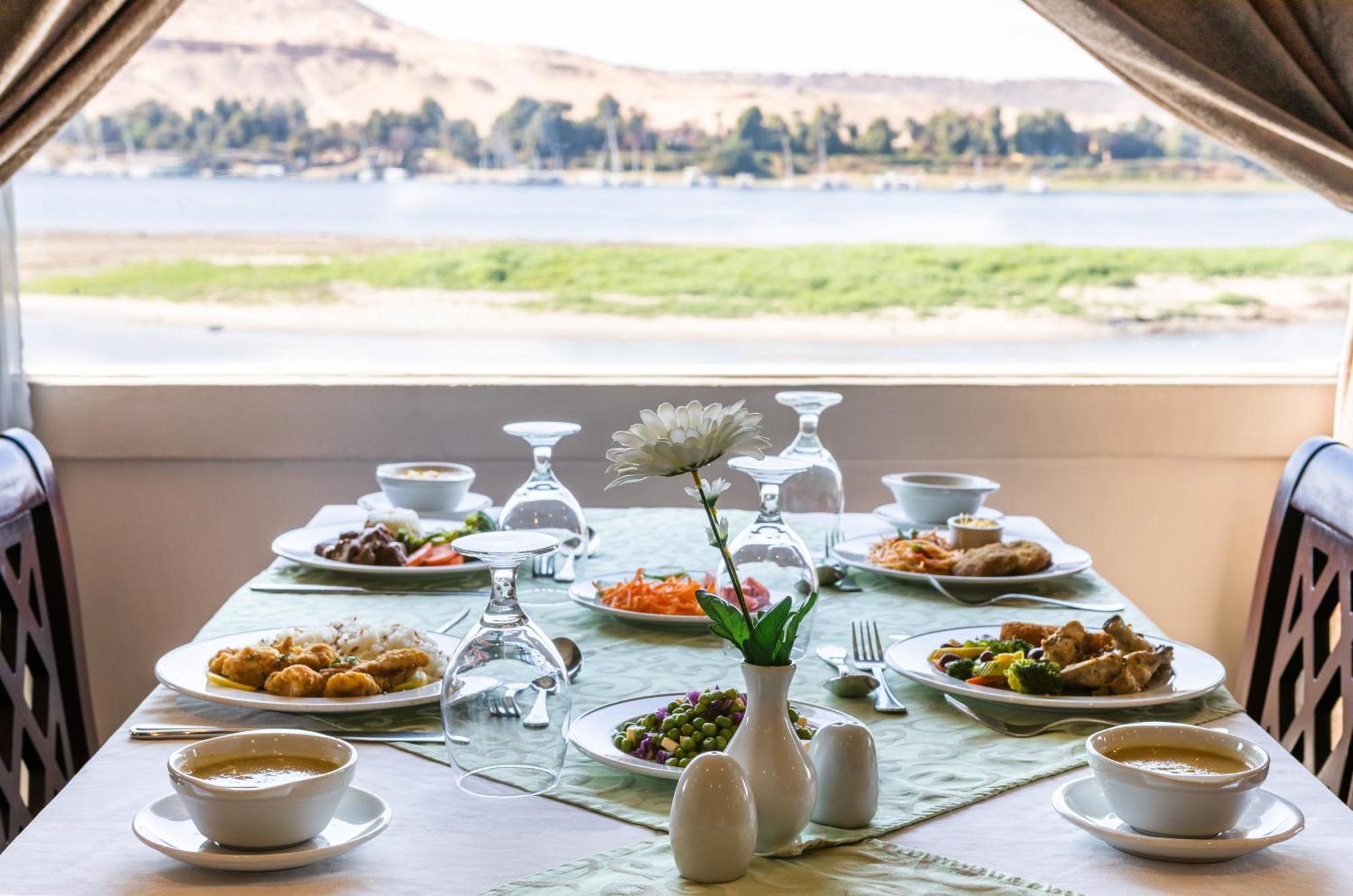 Ms Chateau Lafayette Nile Cruise - 4 Nights From Each Monday And 3 Nights From Aswan Each Friday 