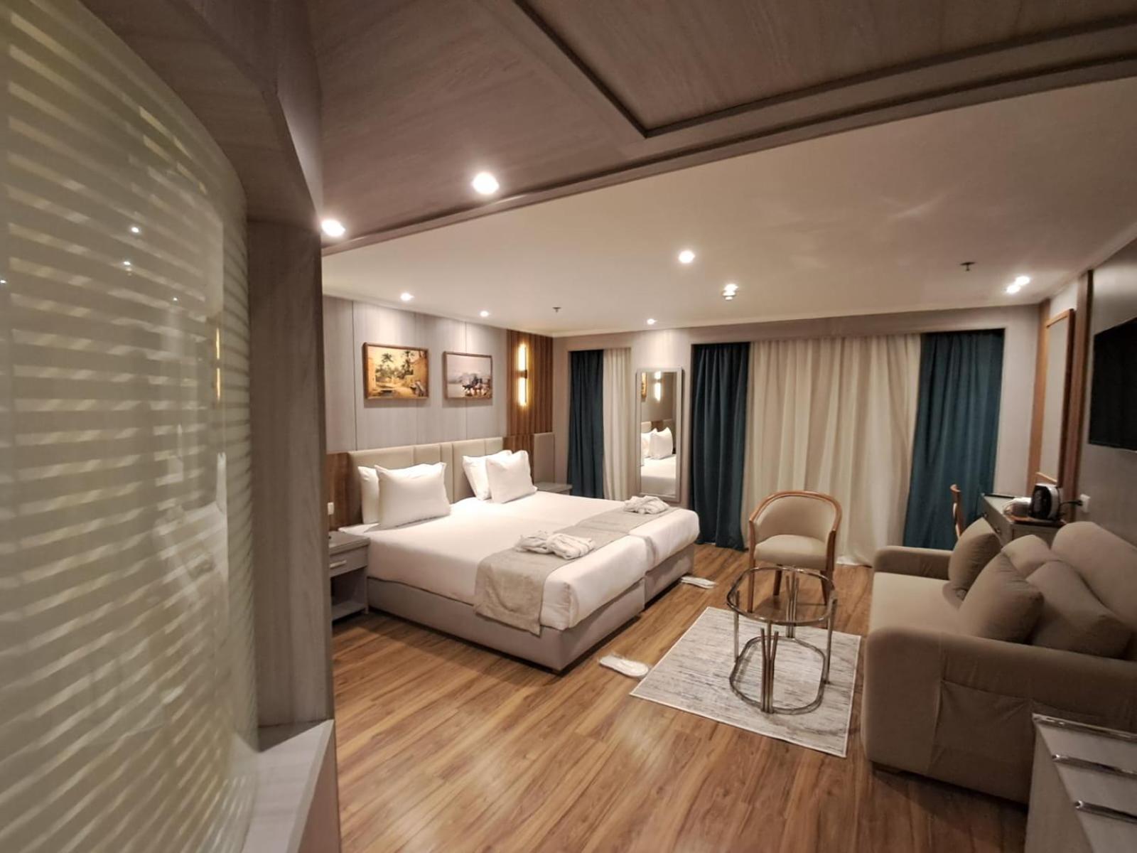 Ms Chateau Lafayette Nile Cruise - 4 Nights From Each Monday And 3 Nights From Aswan Each Friday الأقصر